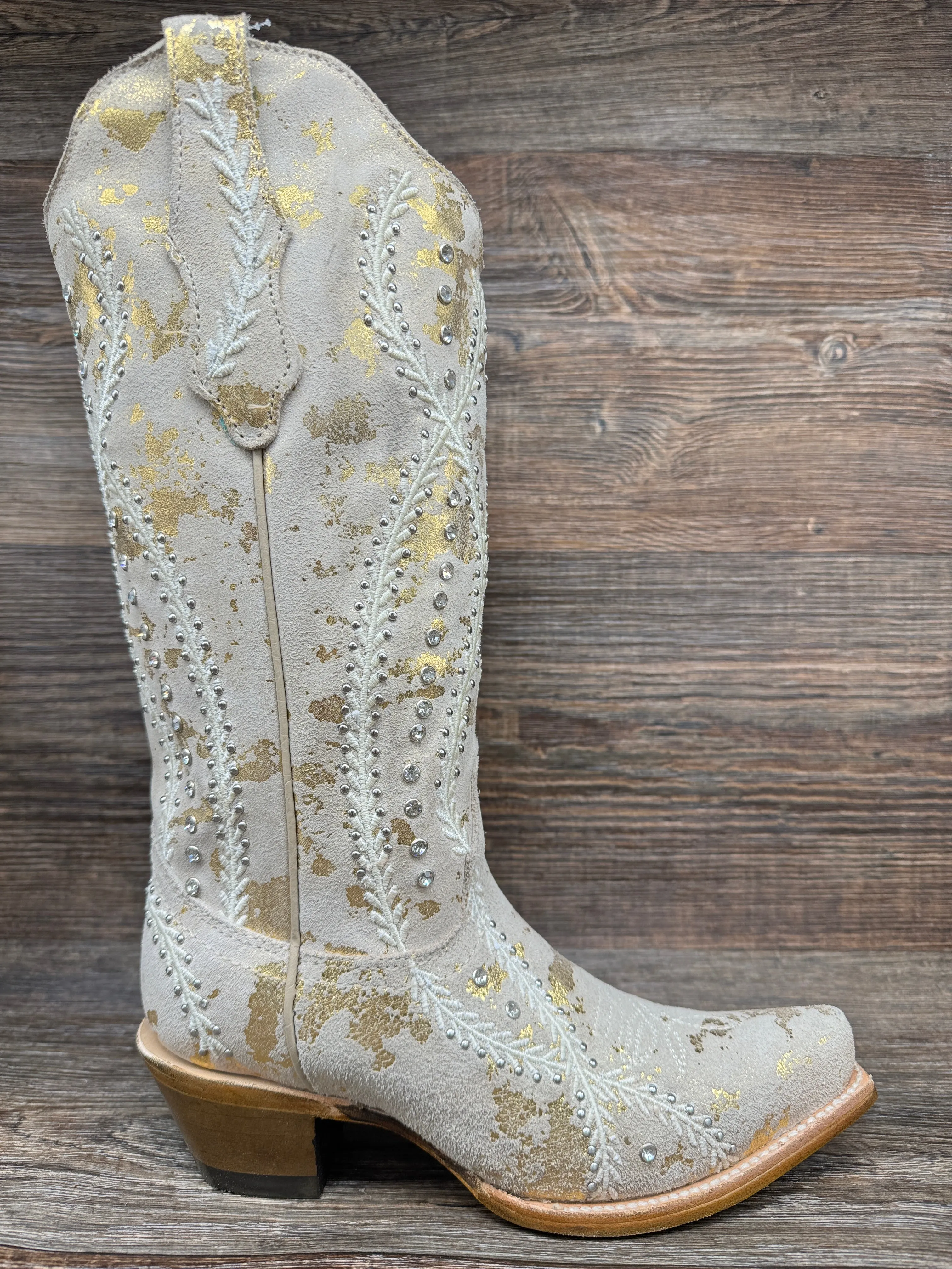 Z5246 Women's Snip Toe Western Boot with Gold and White Embroidery by Corral